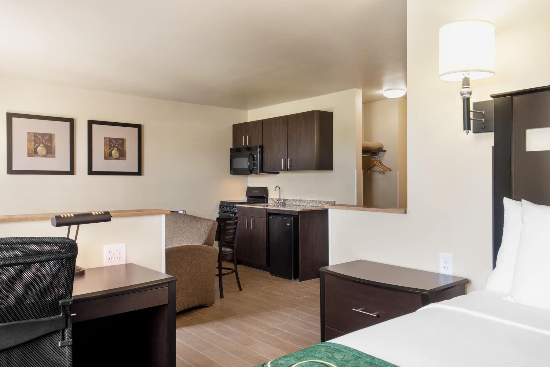 Baymont By Wyndham Glenwood Hotel Екстериор снимка