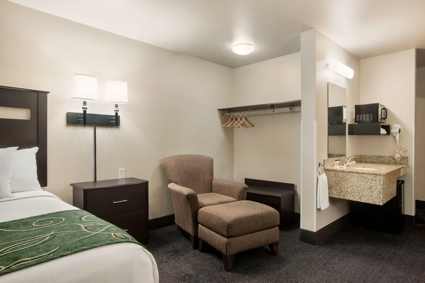 Baymont By Wyndham Glenwood Hotel Екстериор снимка