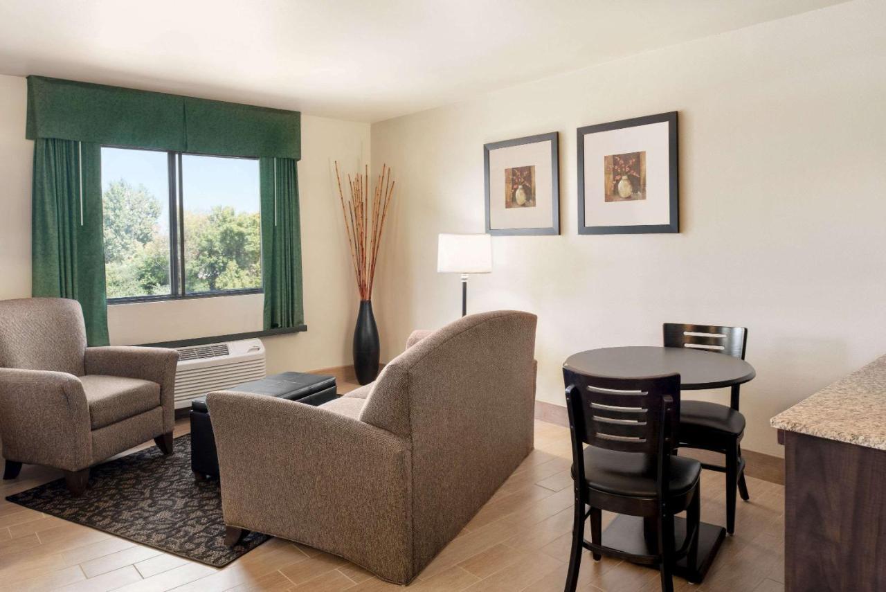 Baymont By Wyndham Glenwood Hotel Екстериор снимка