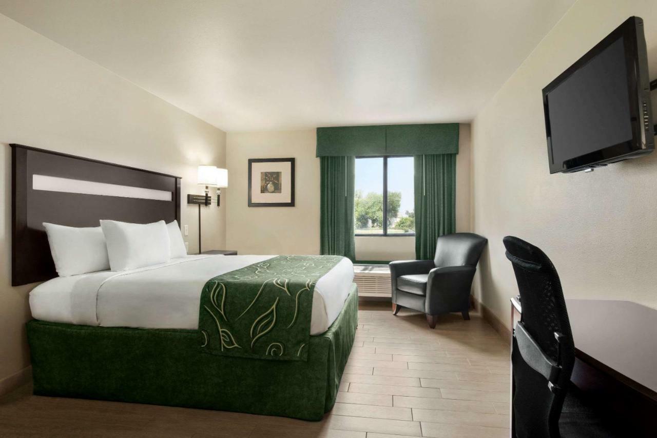 Baymont By Wyndham Glenwood Hotel Екстериор снимка