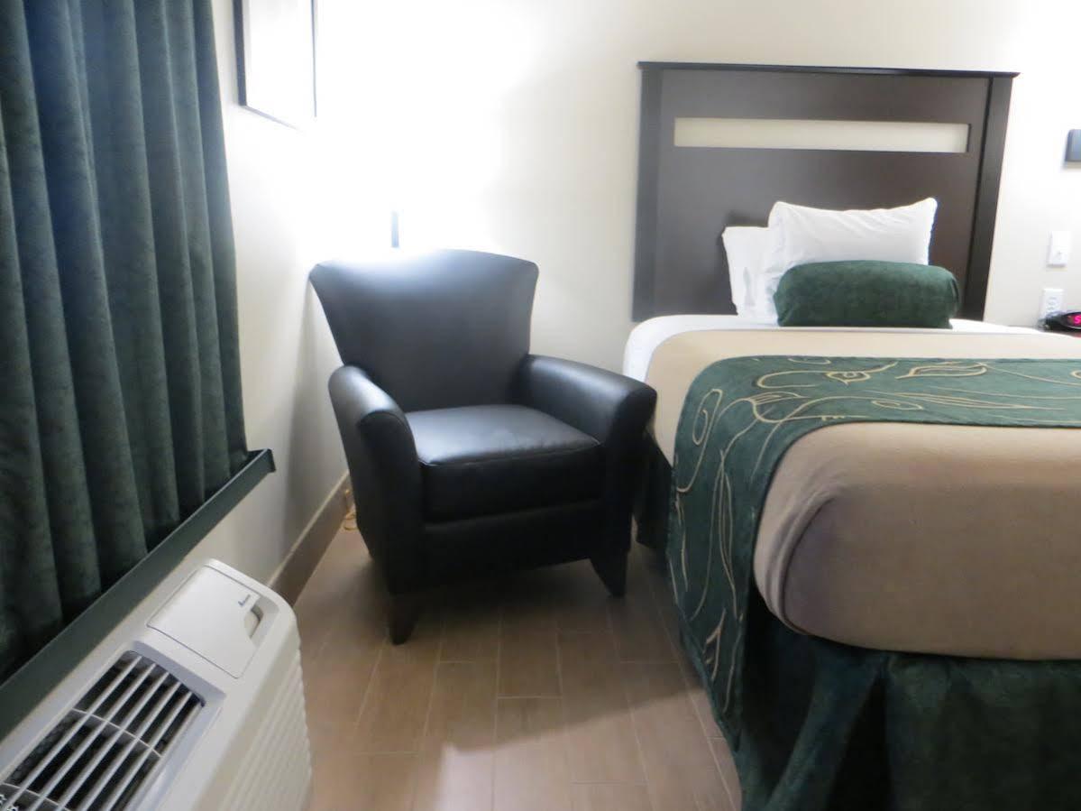 Baymont By Wyndham Glenwood Hotel Екстериор снимка