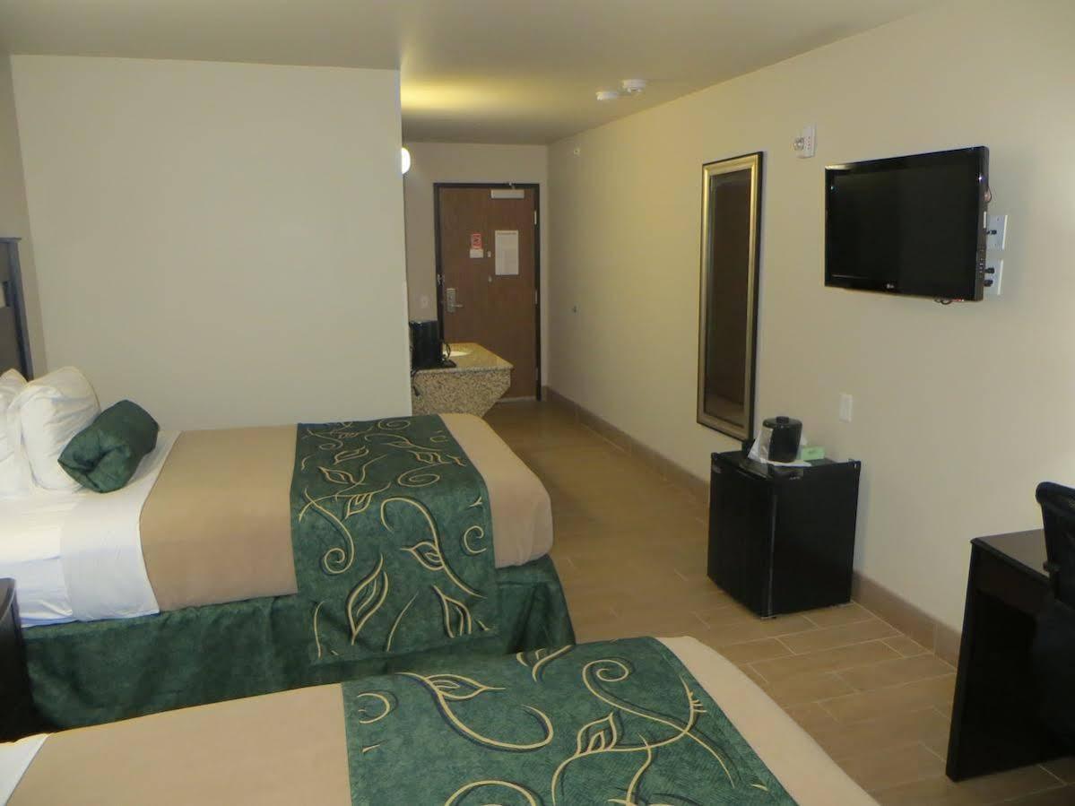 Baymont By Wyndham Glenwood Hotel Екстериор снимка