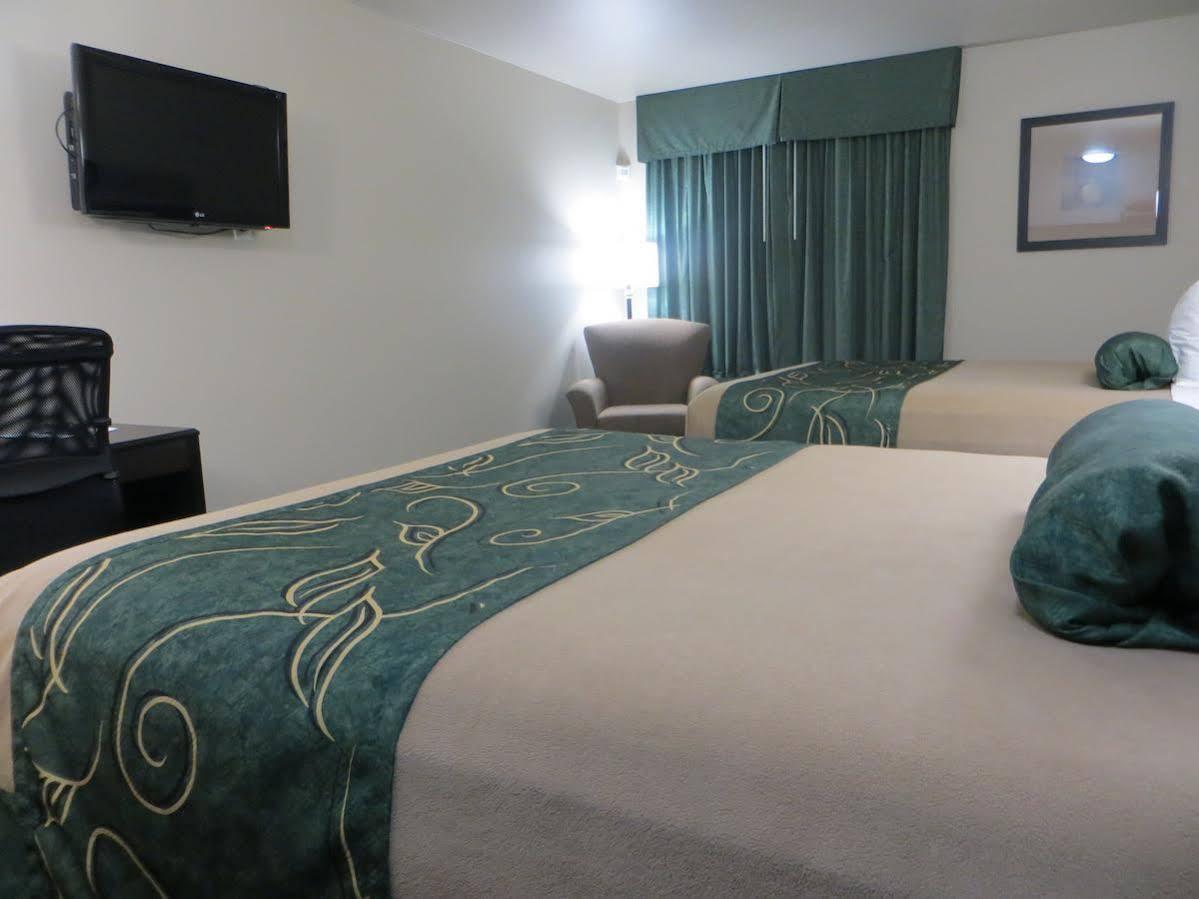 Baymont By Wyndham Glenwood Hotel Екстериор снимка