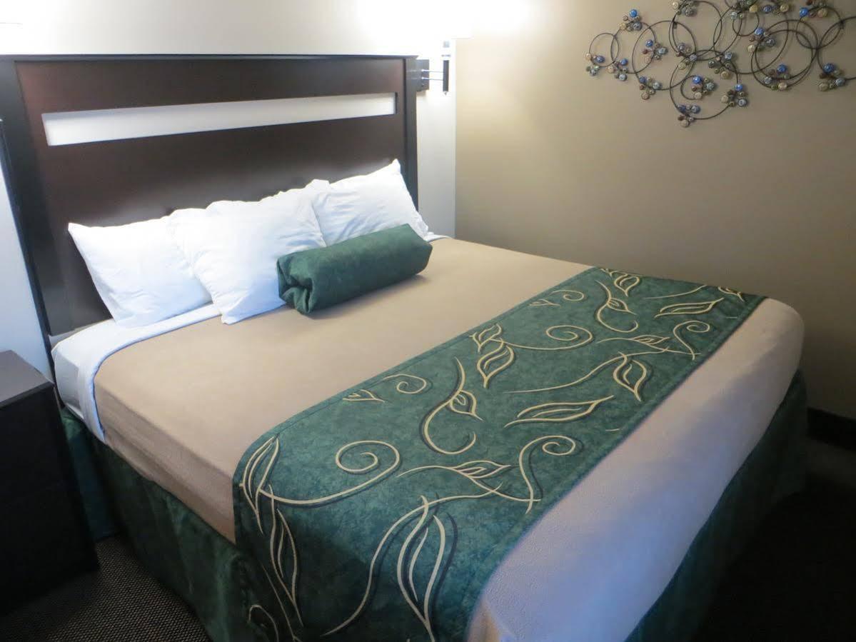 Baymont By Wyndham Glenwood Hotel Екстериор снимка