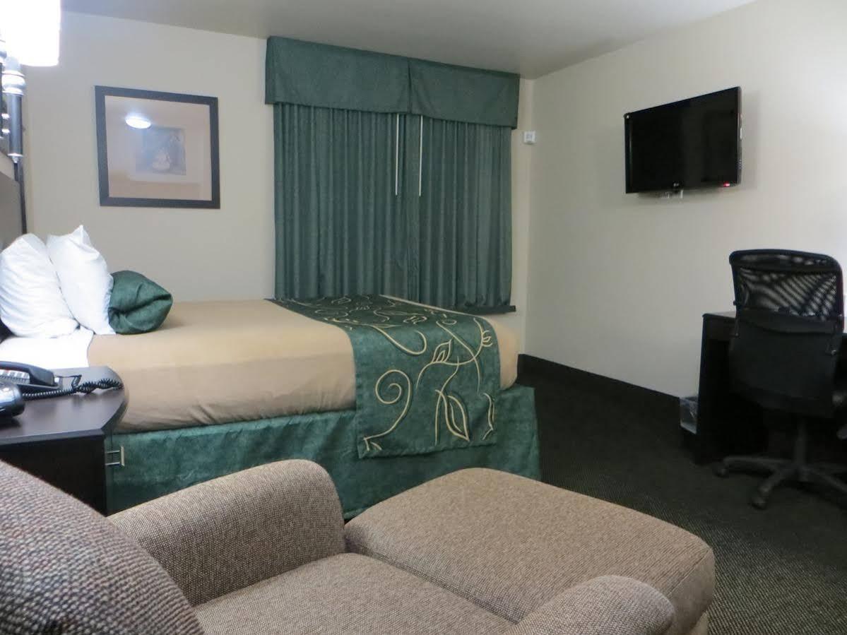 Baymont By Wyndham Glenwood Hotel Екстериор снимка