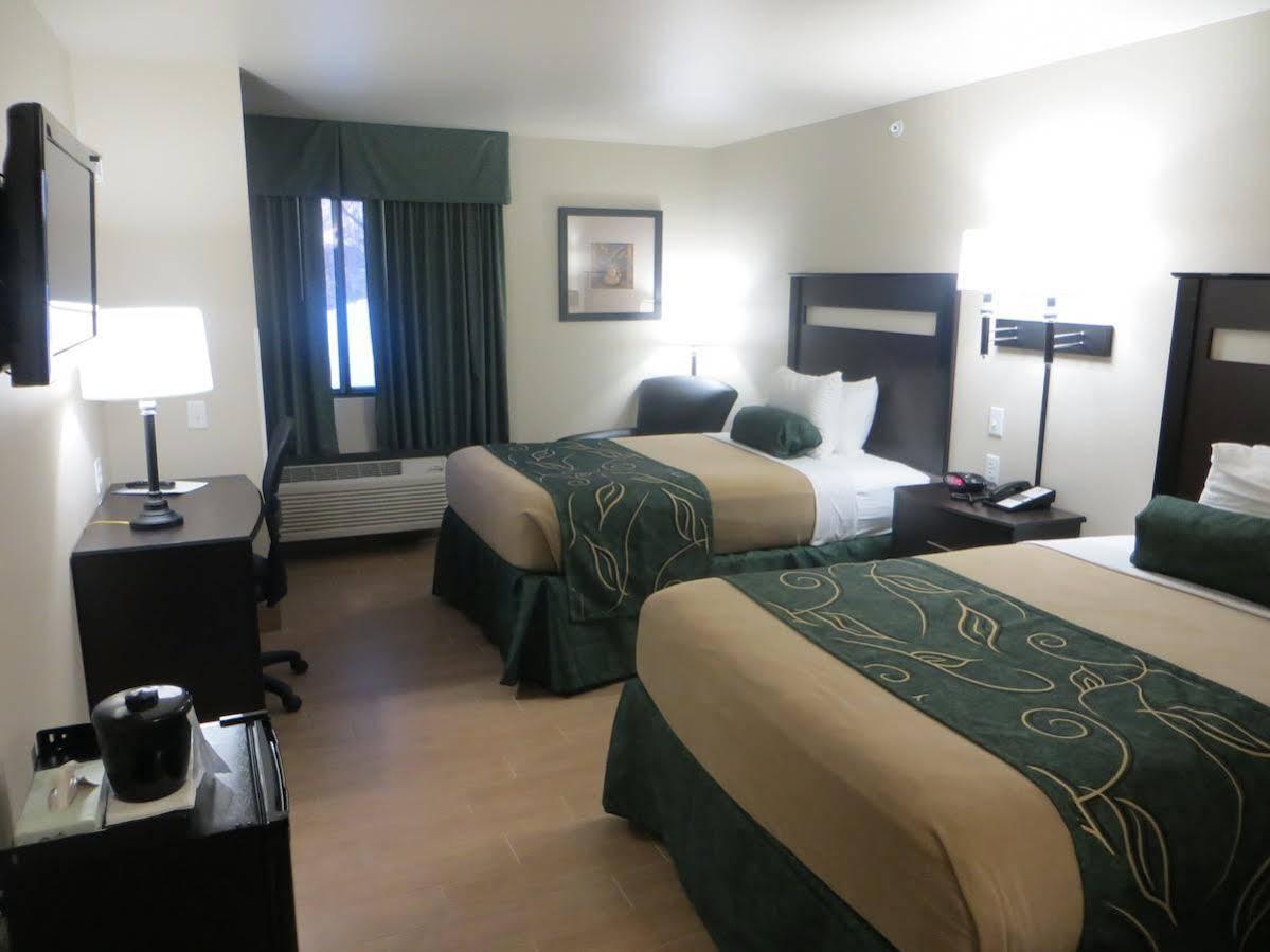 Baymont By Wyndham Glenwood Hotel Екстериор снимка